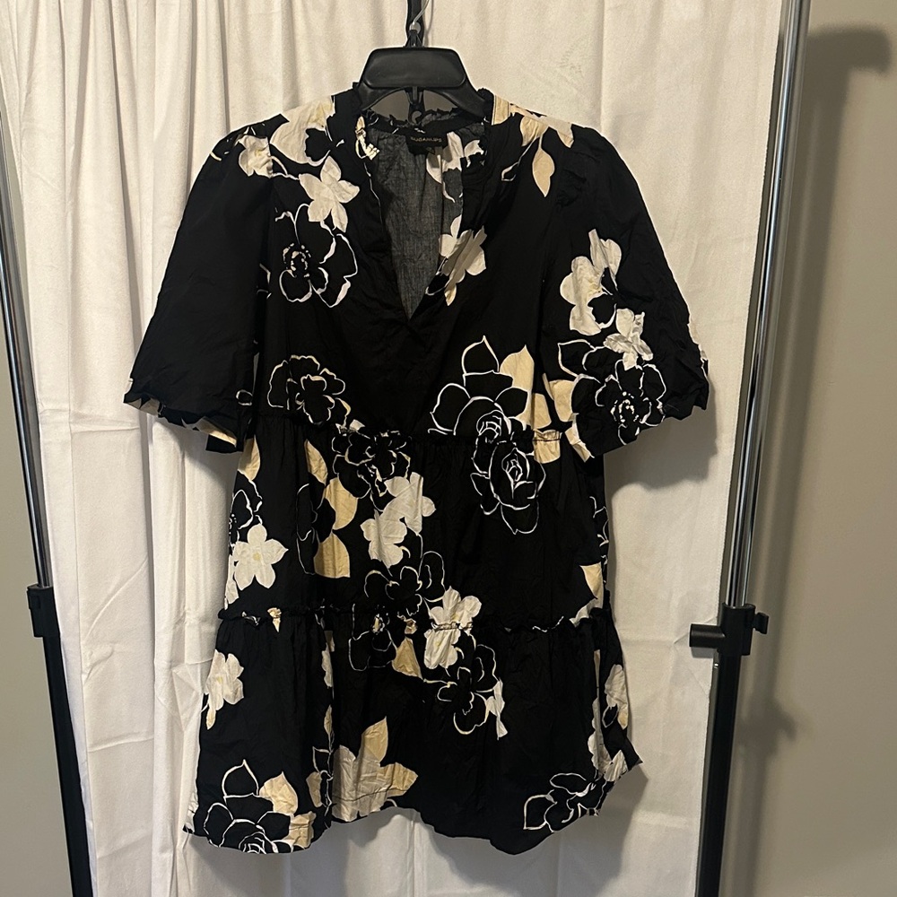 Sugarlips Black and Cream Floral Mini Dress with pockets